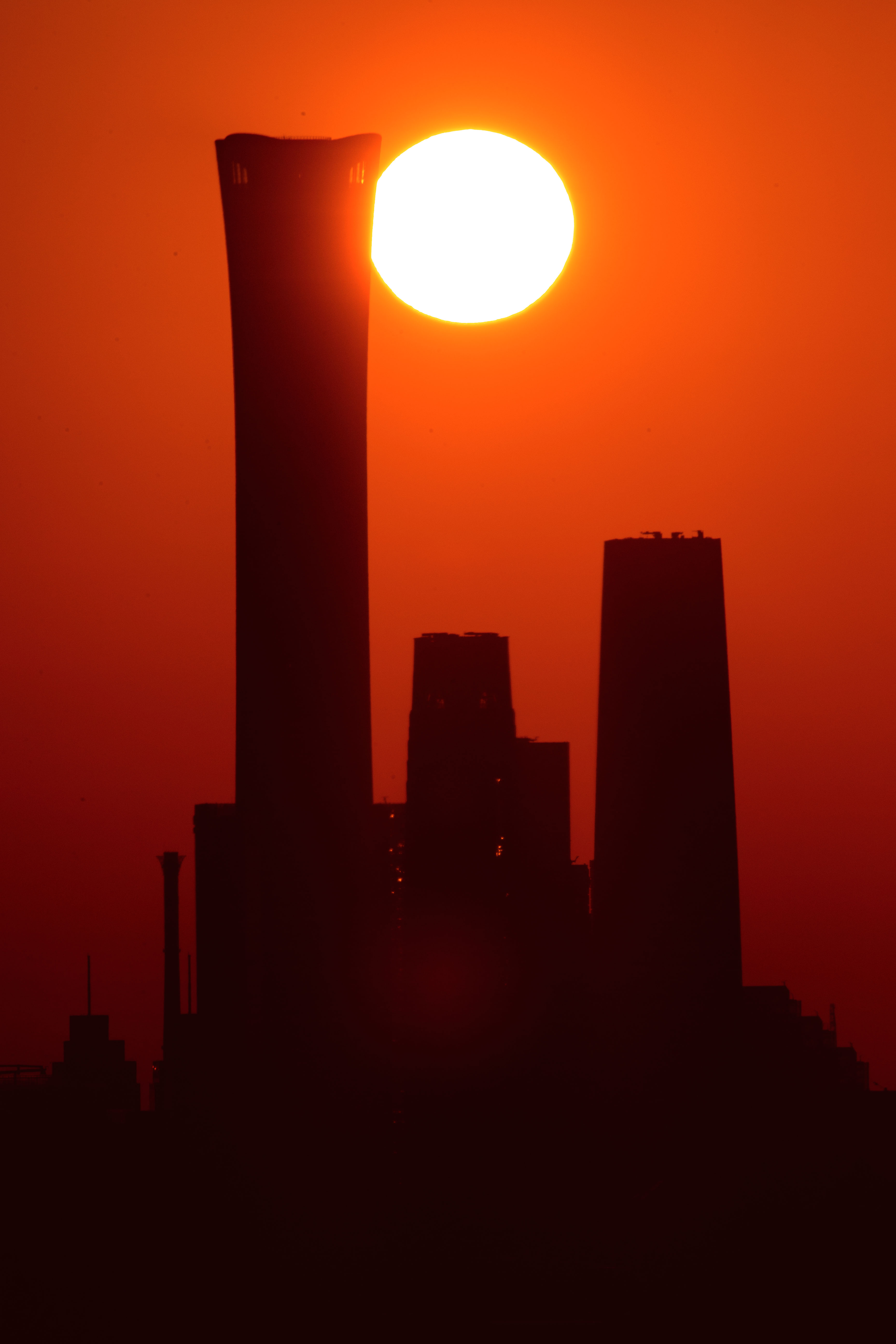1-12-2024年3月8日办公室拍摄中国尊日出-7-1.jpg